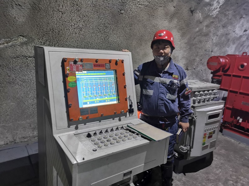 中天合創葫蘆素煤礦項目-計算機和操作臺 水泵排水.jpg